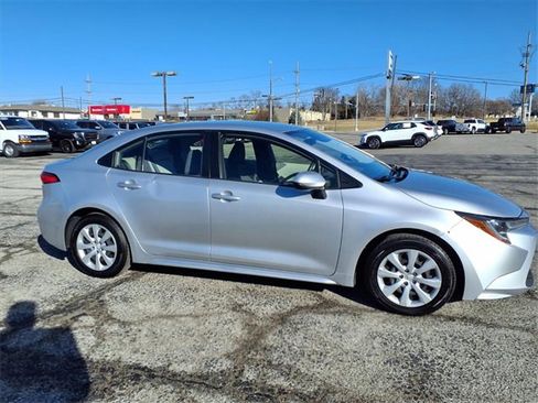 Used 2022 Toyota Corolla LE image 8