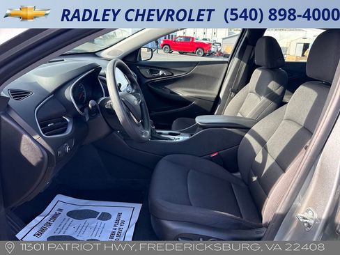 Used 2024 Chevrolet Malibu LT image 3