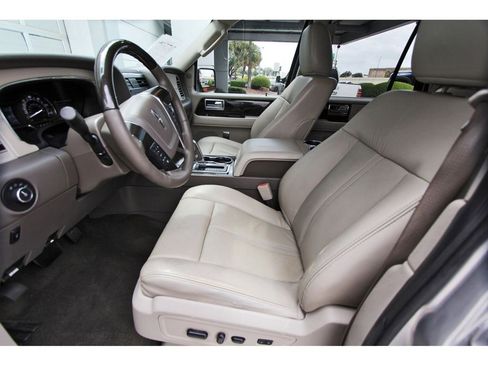 Used 2015 Lincoln Navigator 2WD image 6