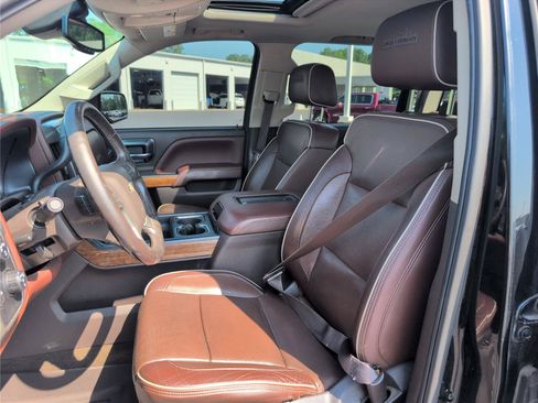 Used 2018 Chevrolet Silverado 1500 High Country AWD/4WD image 18