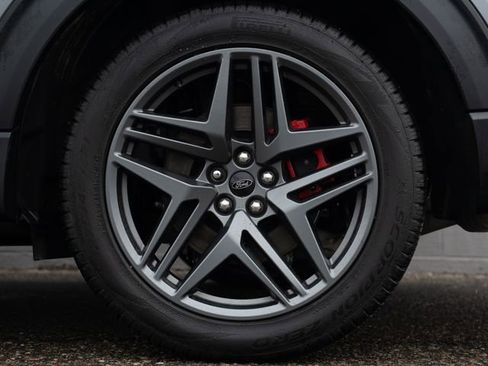 Used 2025 Ford Explorer ST image 13