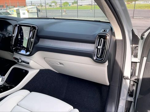 New 2026 Volvo XC40 B5 Plus w/ Protection Package Premier image 28