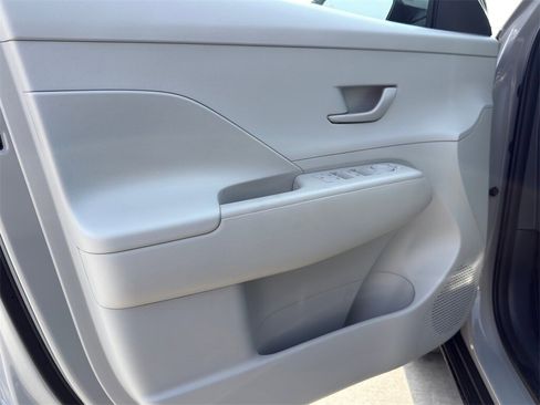 Used 2025 Hyundai Kona SEL image 16