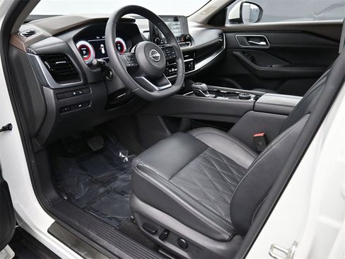 Used 2022 Nissan Rogue Platinum w/ Head-Up Display Package image 2