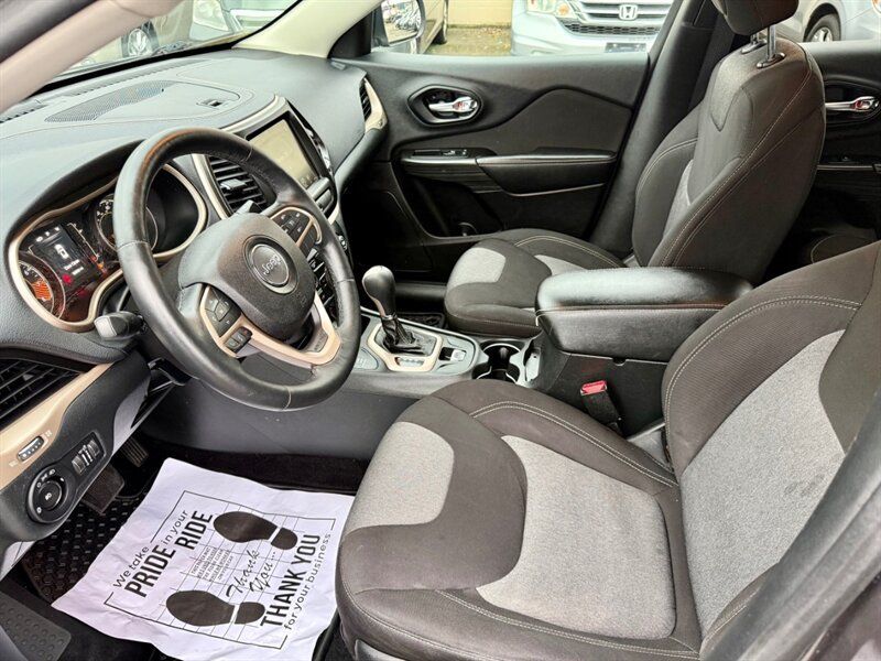 Used 2014 Jeep Cherokee Latitude w/ Cold Weather Group AWD/4WD image 10