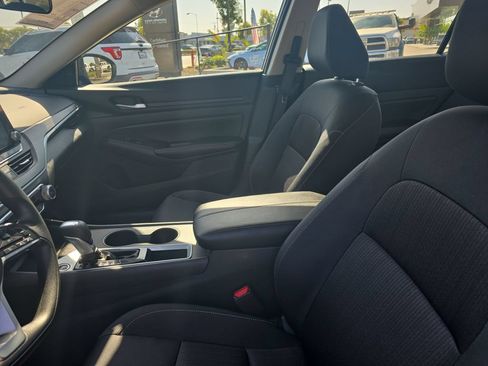 Used 2025 Nissan Altima 2.5 SV FWD image 9