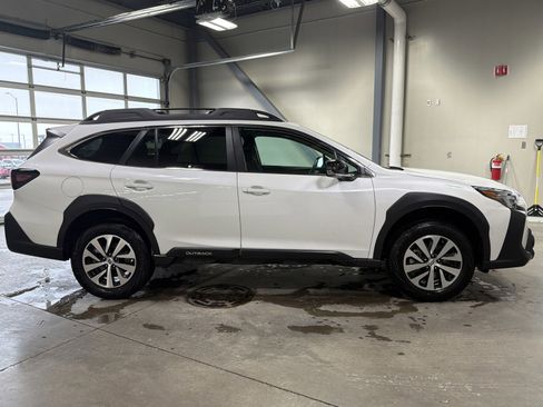 Certified 2025 Subaru Outback Premium w/ Popular Package #1A image 9