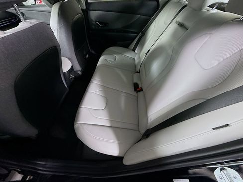 Certified 2025 Hyundai Elantra Limited FWD image 30