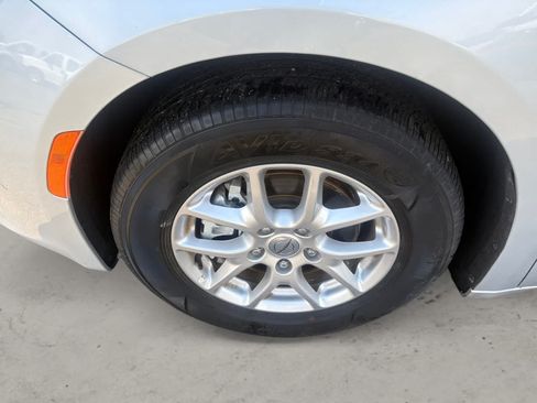 Used 2023 Chrysler Voyager LX FWD image 8