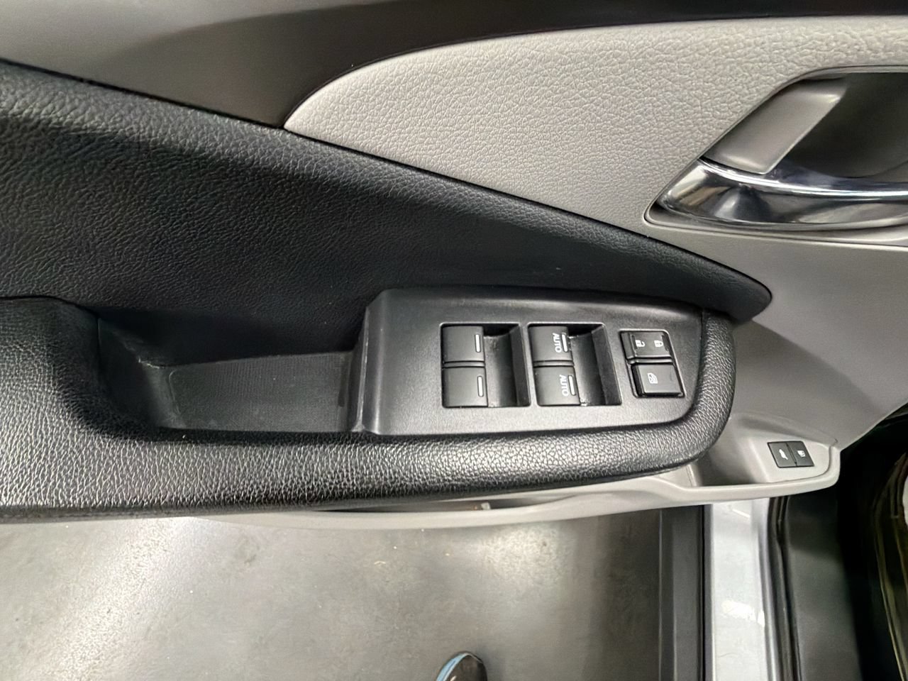 Used 2017 Honda Pilot EX-L image 23