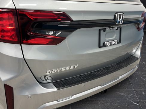 Used 2025 Honda Odyssey Elite image 41