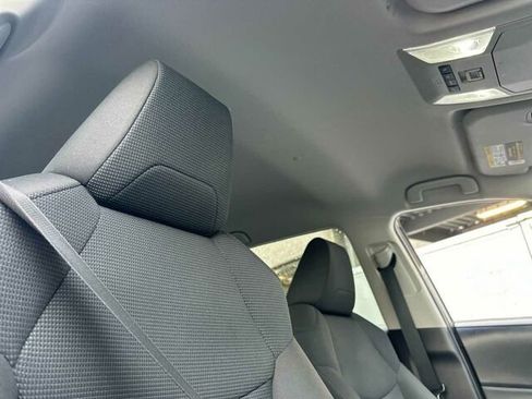 Used 2021 Toyota RAV4 LE image 19