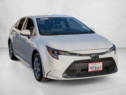 Used 2022 Toyota Corolla LE image 3