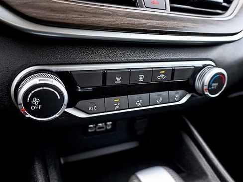 Used 2025 Nissan Altima 2.5 SV image 15