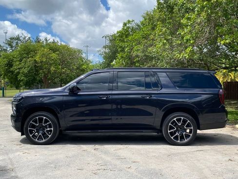 Used 2025 Chevrolet Suburban RST RWD image 4