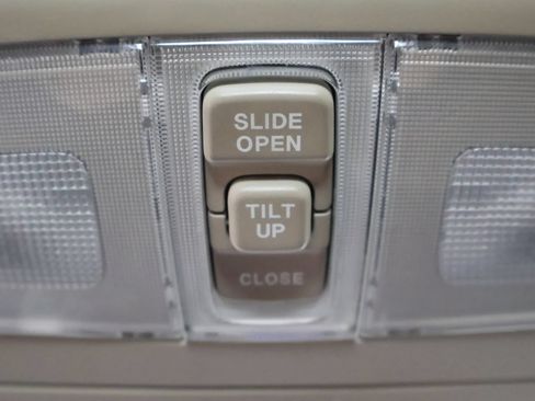Used 2010 Hyundai Elantra GLS w/ Sunroof Pkg 3 FWD image 36