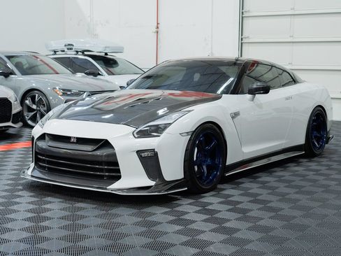 Used 2009 Nissan GT-R Premium AWD/4WD image 3