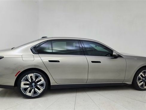 Used 2024 BMW 740i image 6