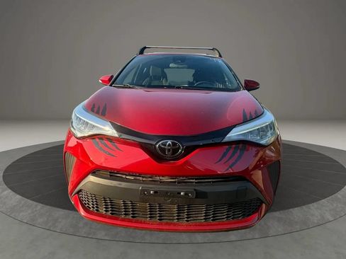 Used 2022 Toyota C-HR XLE FWD image 2