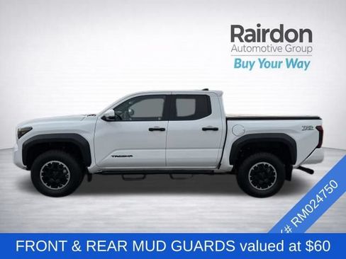 Used 2024 Toyota Tacoma TRD Off-Road w/ TRD Off Road Upgrade Package AWD/4WD image 4