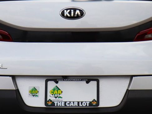 Used 2020 Kia Soul LX FWD image 20