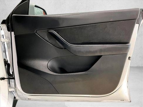 Used 2022 Tesla Model Y Long Range AWD/4WD image 19