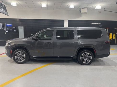 Used 2024 Jeep Wagoneer L Series II w/ Flexible Seating Group image 5