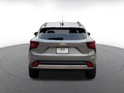 Used 2025 Chevrolet Trax LT image 12