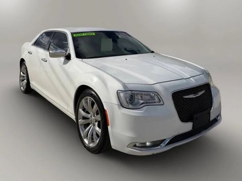 Used 2019 Chrysler 300 Limited RWD image 1