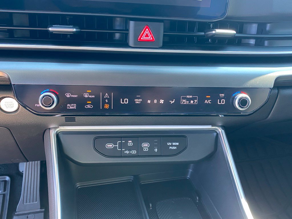 Used 2026 Kia Carnival SX w/ SX Dark Edition Package FWD image 18