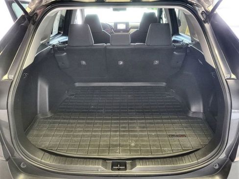 Used 2019 Toyota RAV4 LE w/ Carpet Mat Package image 23
