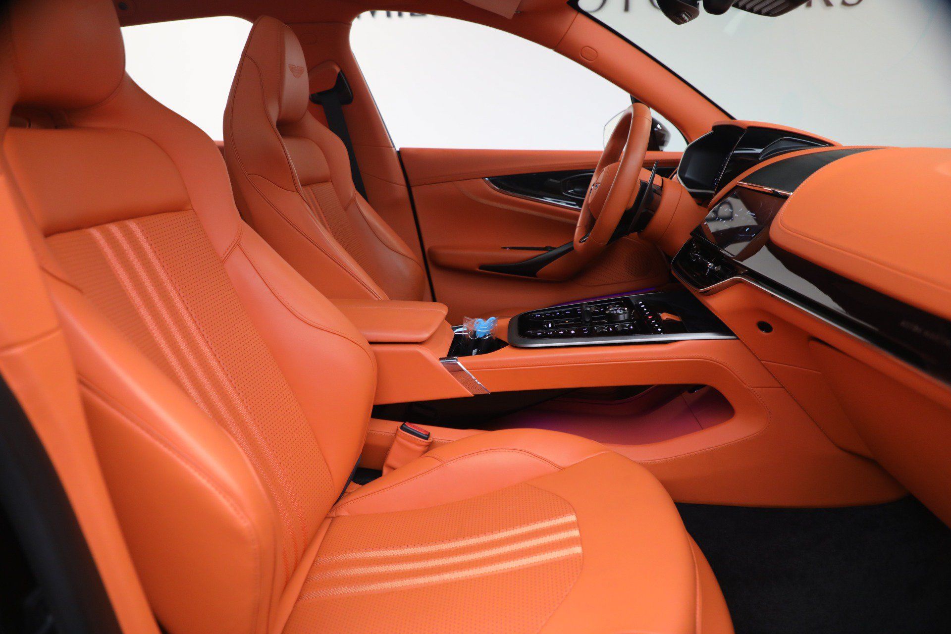 Used 2025 Aston Martin DBX 707 AWD/4WD image 18
