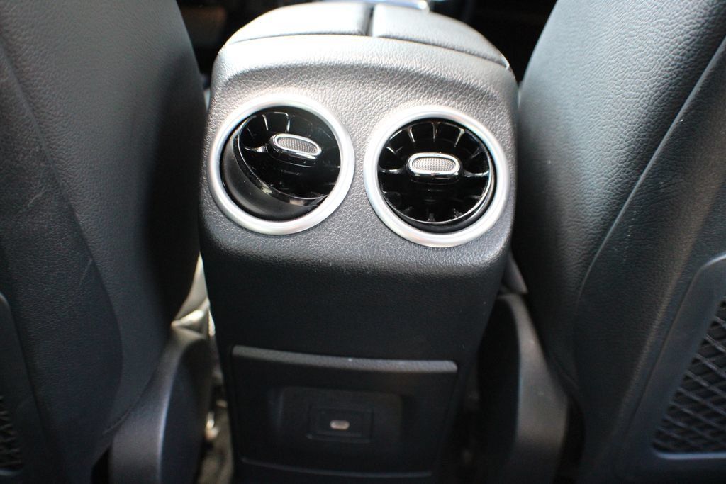 Used 2025 Mercedes-Benz CLA 250 image 31