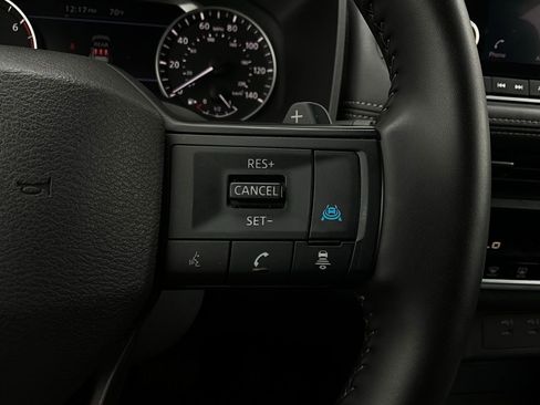 Used 2025 Nissan Rogue SV image 34