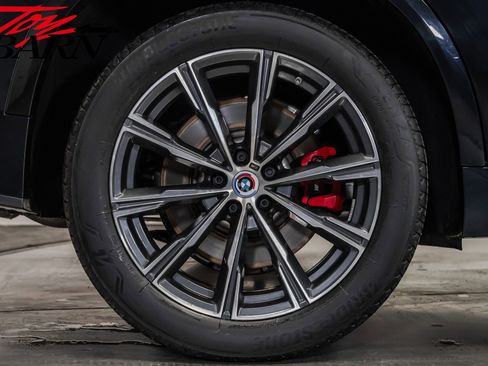 Used 2023 BMW X5 M50i w/ Executive Package image 15