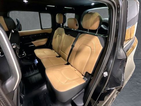 Used 2025 Land Rover Defender 110 V8 AWD/4WD image 22