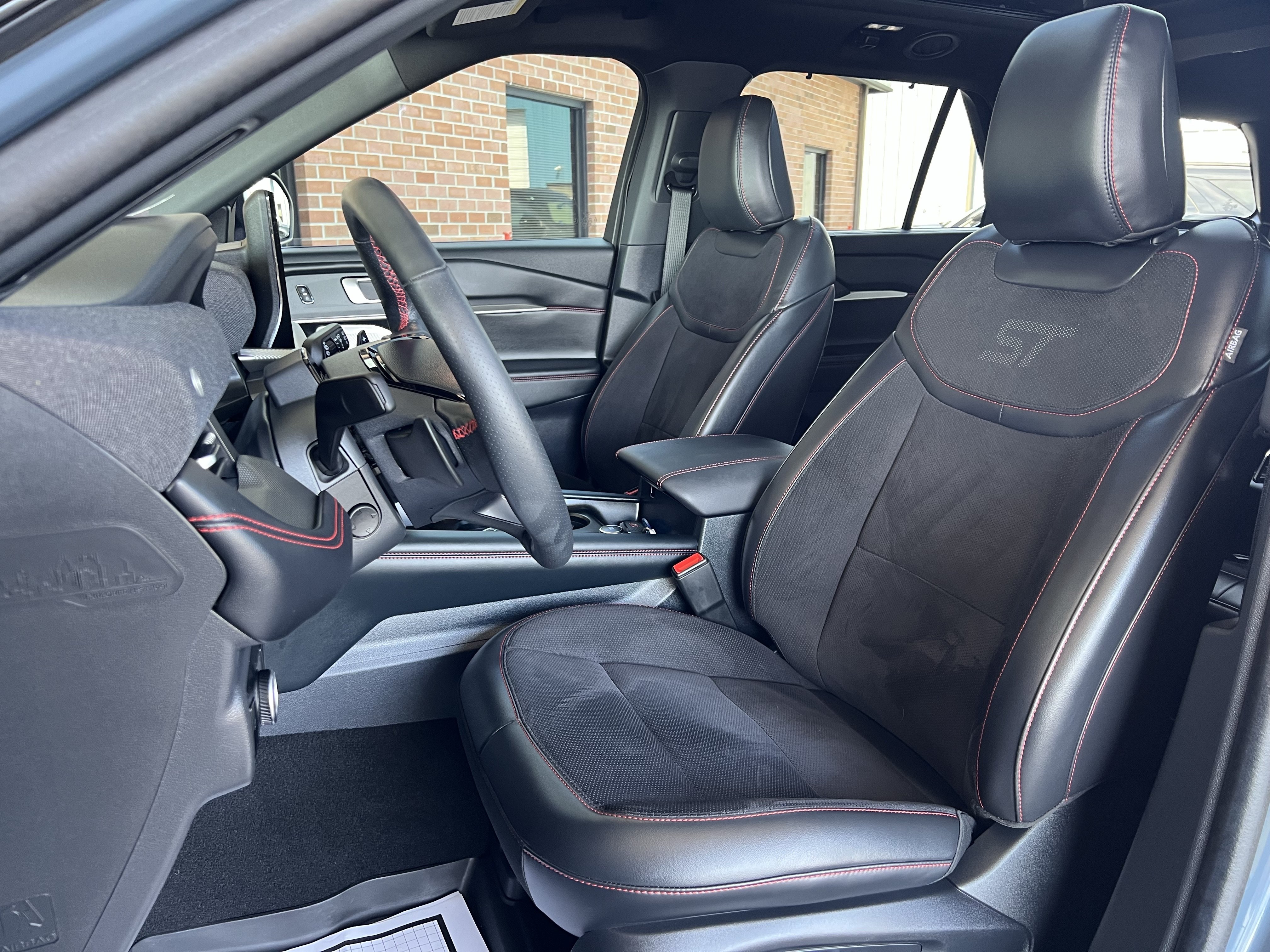 Used 2025 Ford Explorer ST AWD/4WD image 17