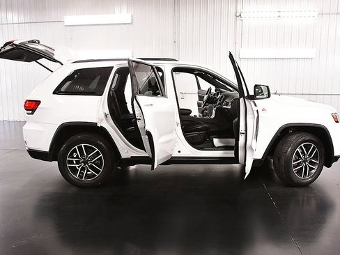 Used 2020 Jeep Grand Cherokee Trailhawk AWD/4WD image 35