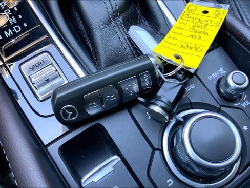 Used 2018 MAZDA MAZDA3 Touring FWD image 13