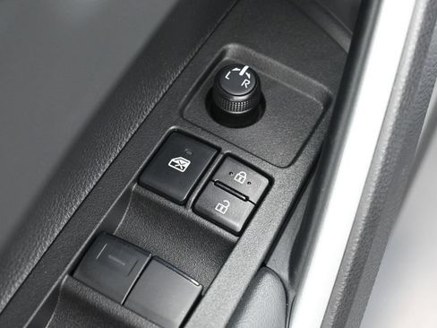 Used 2026 Toyota Corolla Cross AWD Hybrid w/ Convenience Package image 12