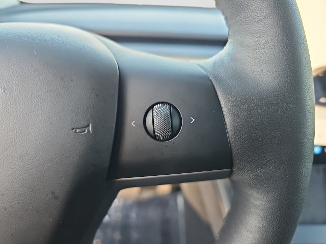 Used 2025 Tesla Model Y Long Range AWD/4WD image 21