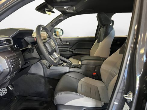 Used 2025 Toyota Tacoma TRD Sport image 11