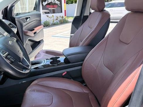 Used 2017 Ford Edge Titanium w/ Equipment Group 301A AWD/4WD image 10