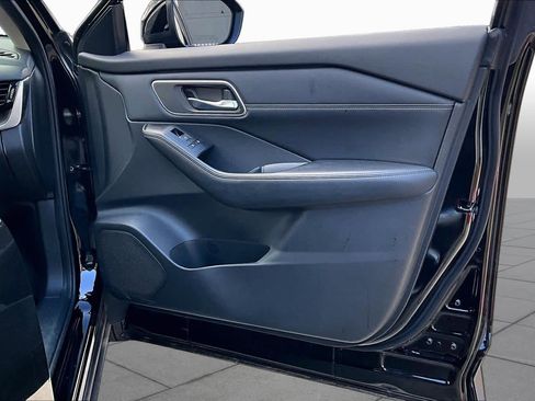 Certified 2025 Nissan Rogue Platinum FWD image 21