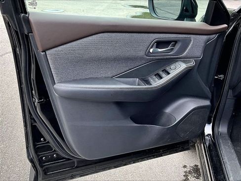 Used 2022 Nissan Rogue SV AWD/4WD image 9