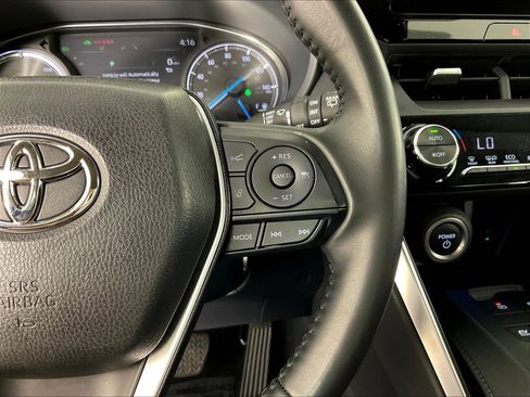 Used 2023 Toyota Venza LE AWD/4WD image 12