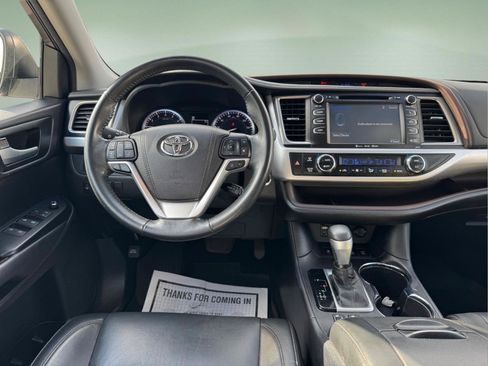 Used 2018 Toyota Highlander XLE AWD/4WD image 16