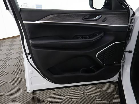 Used 2022 Jeep Grand Cherokee Limited AWD/4WD image 27