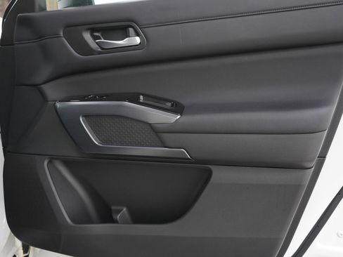 Used 2023 Nissan Pathfinder SL w/ SL Premium Package image 9