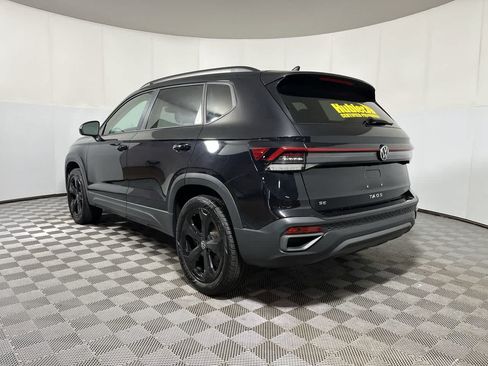 Used 2025 Volkswagen Taos SE AWD/4WD image 6